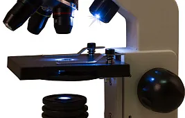 Механизм фокусировки в микроскопе